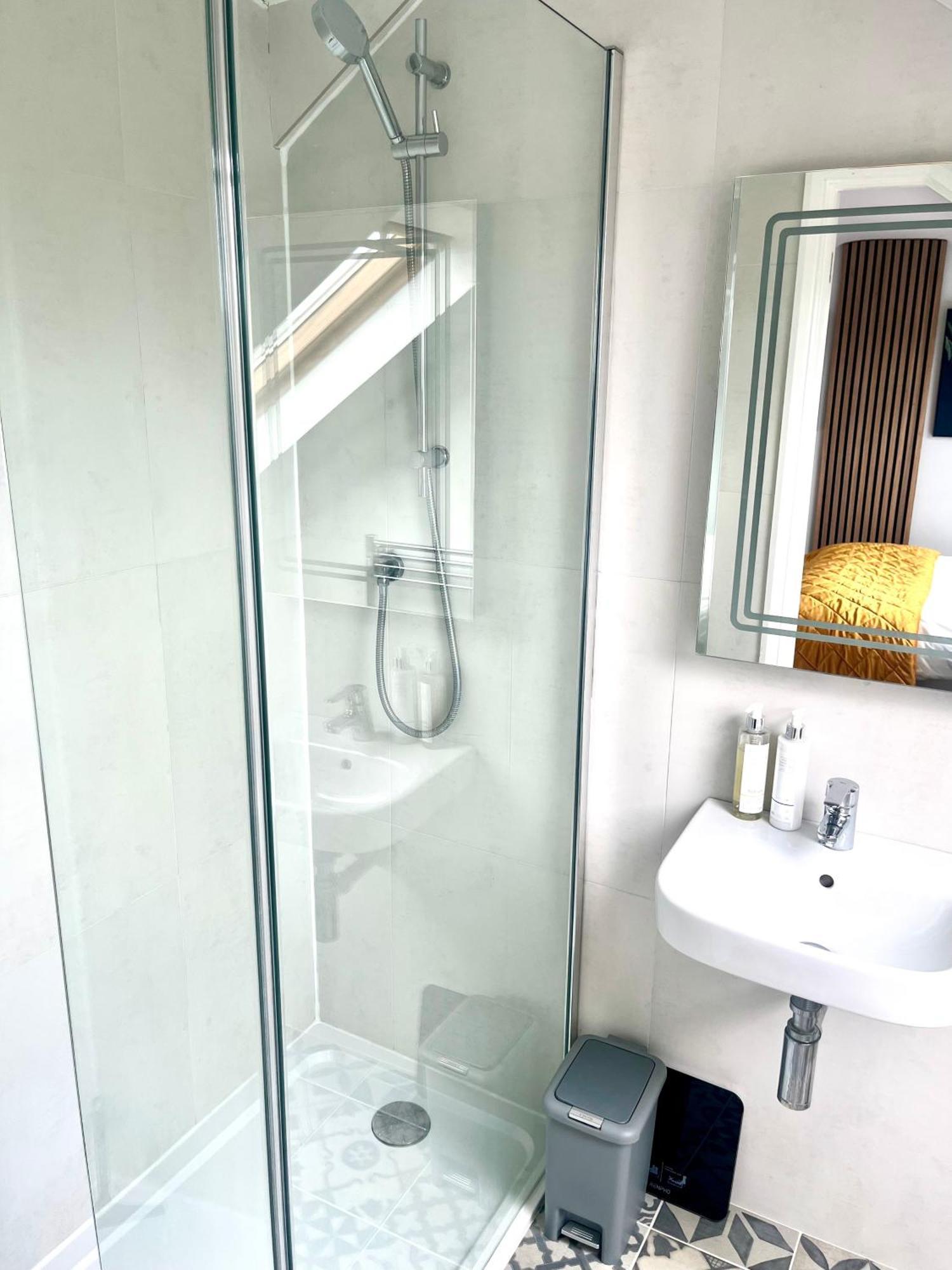 Spacious And Stylish Home Bath Ngoại thất bức ảnh